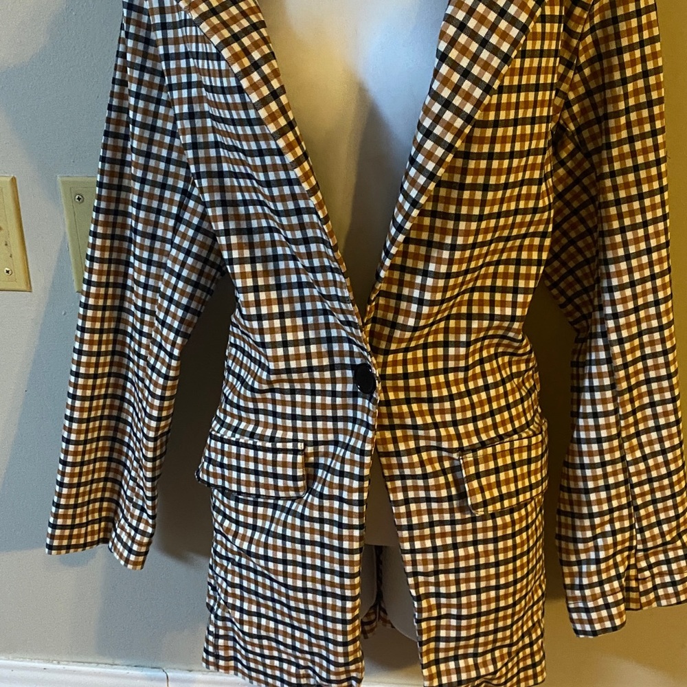 Blazer - Picture 2 of 5